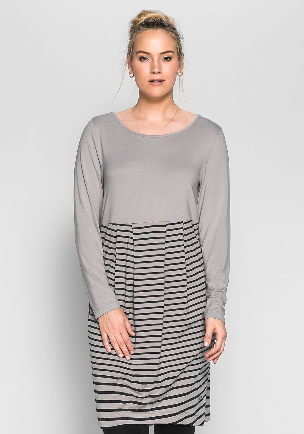 Sheego Casual jerseyjurk met geplooide rok grijs