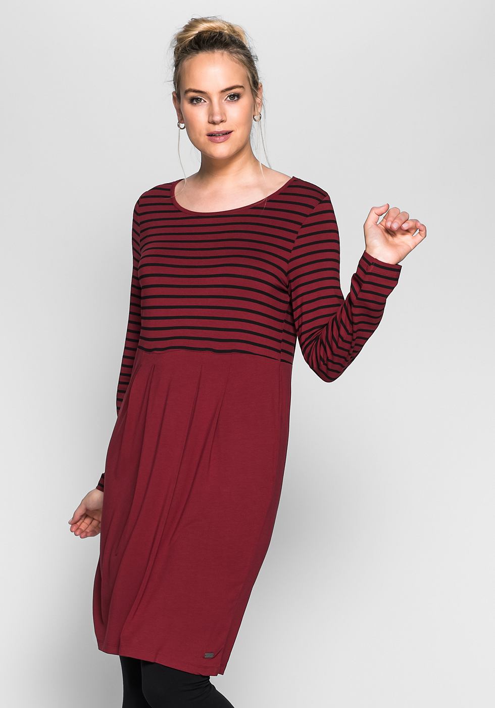 Sheego Casual jerseyjurk met geplooide rok zwart